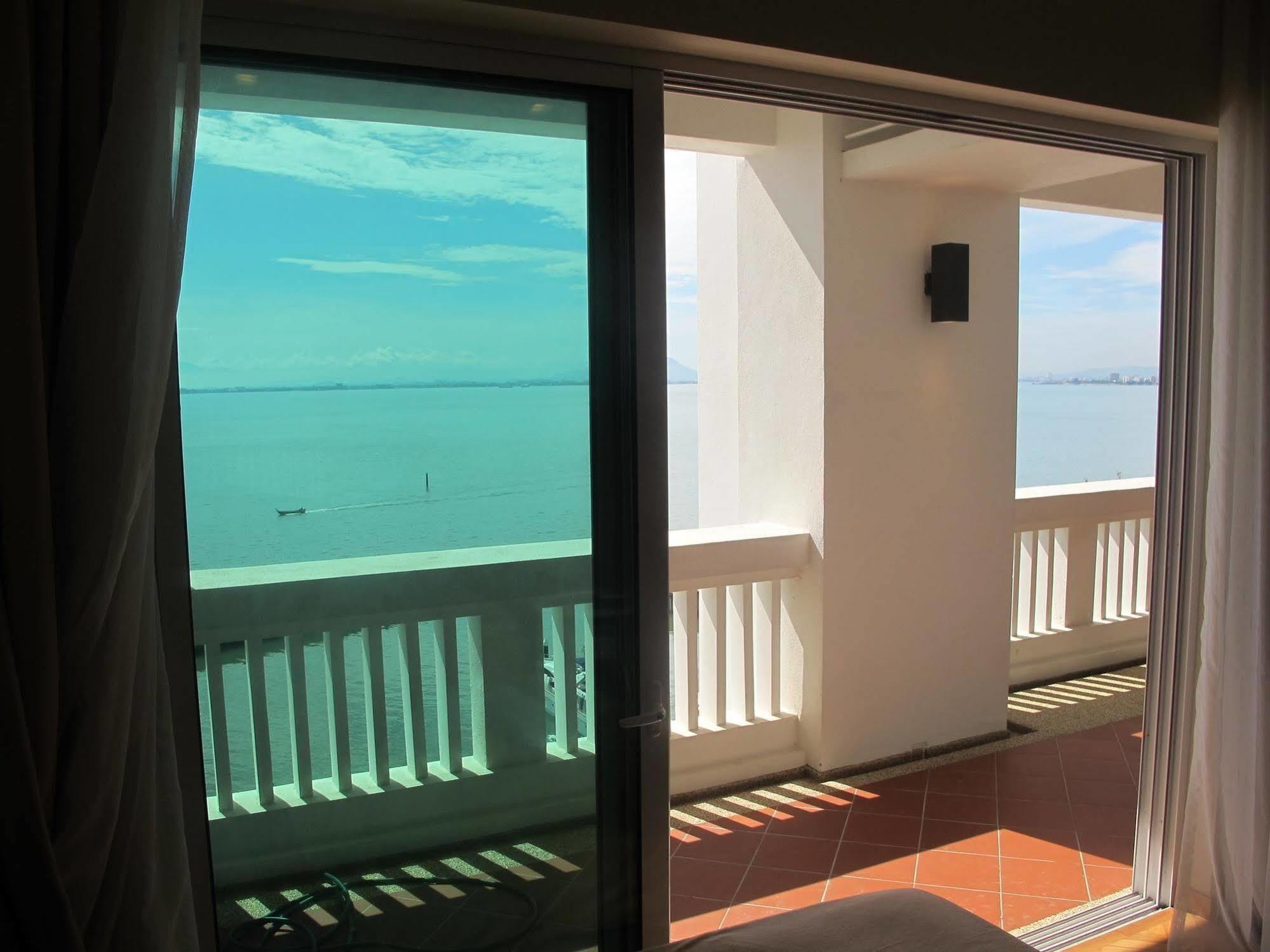 Luxury Suites @ Straits Quay 丹绒武雅 外观 照片